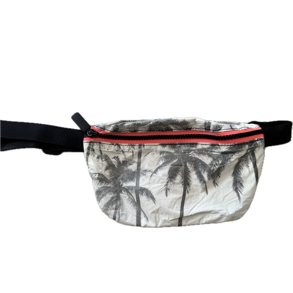 ALOHA Collection Black and Red Zipper Bag